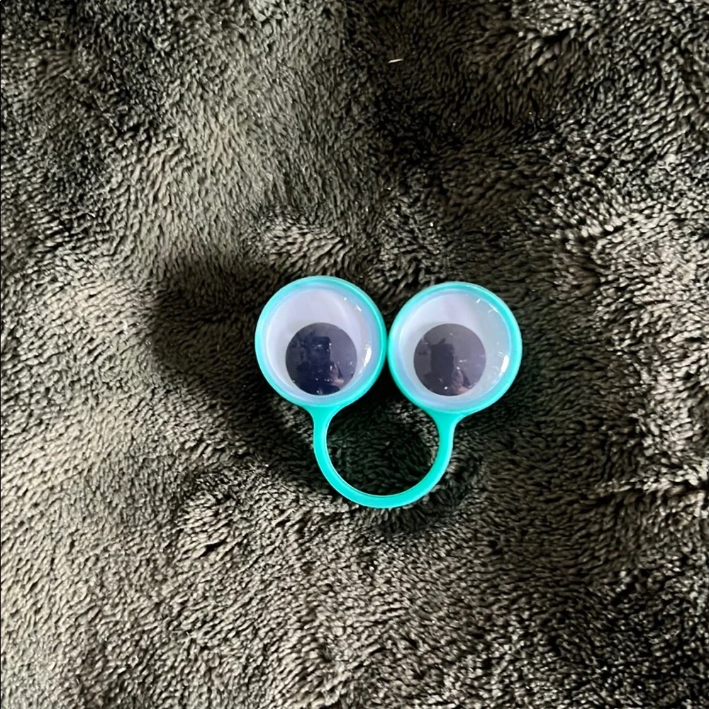Fun Googly Eye Ring - Picture 1 of 2